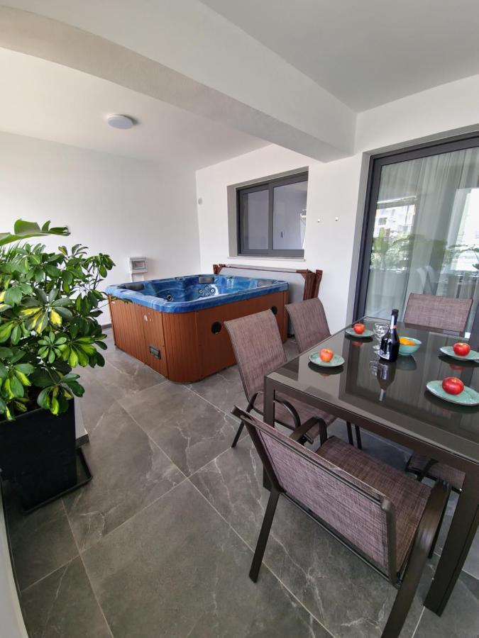 Carisa Deluxe Apartment With Jacuzzi Lárnaca Exterior foto